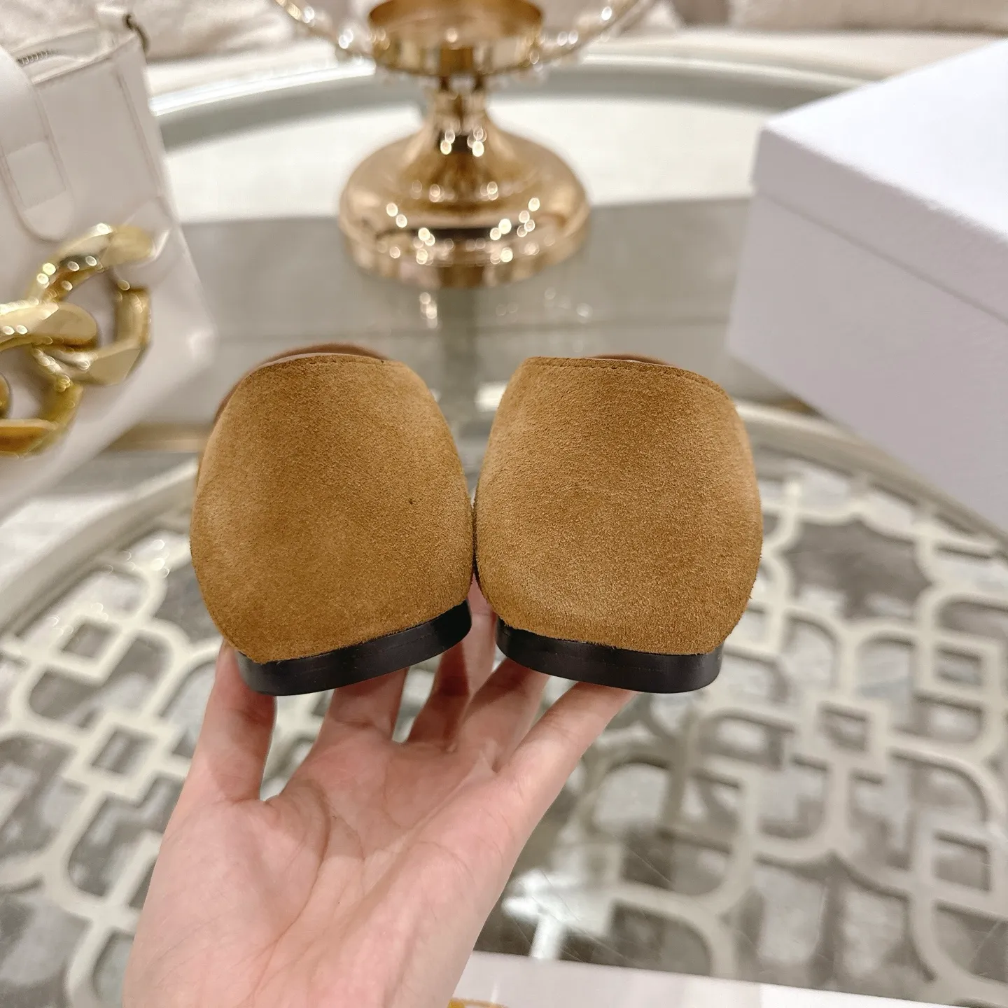 👟👟Ex-factory price 640👟👟 🍸 Dior Dior | 2025 ˢˢD Home 2025 Spring and Summer New Products The latest popular slip-on letter buckle loafers series〰 Original purchase, development and production👍🏻This Dior loafer is carefully made of black glossy cow leather, and the front letter plate is decorated with golden tone Christian Dior Paris logo. Paired with a leather-injected outsole, it adds classic style to any casual look. Upper: original cowhide/cow suede, lining: cowhide, outsole: injection molded leather outsole imported from Italy, heel height: 1cm, size: 35-42 (customized at 40.41.42)